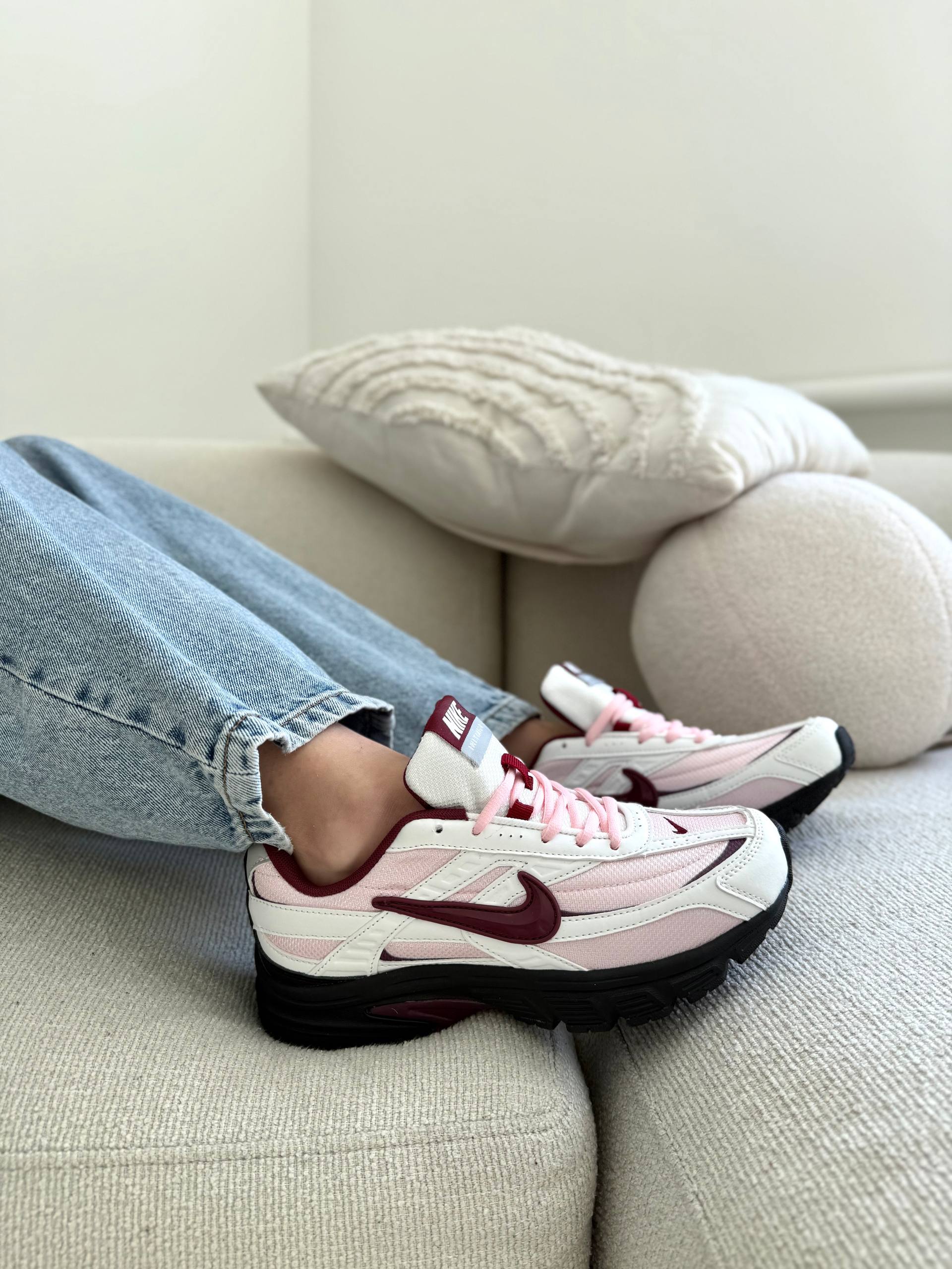 Nike Initiator Pink Black Bugrundy