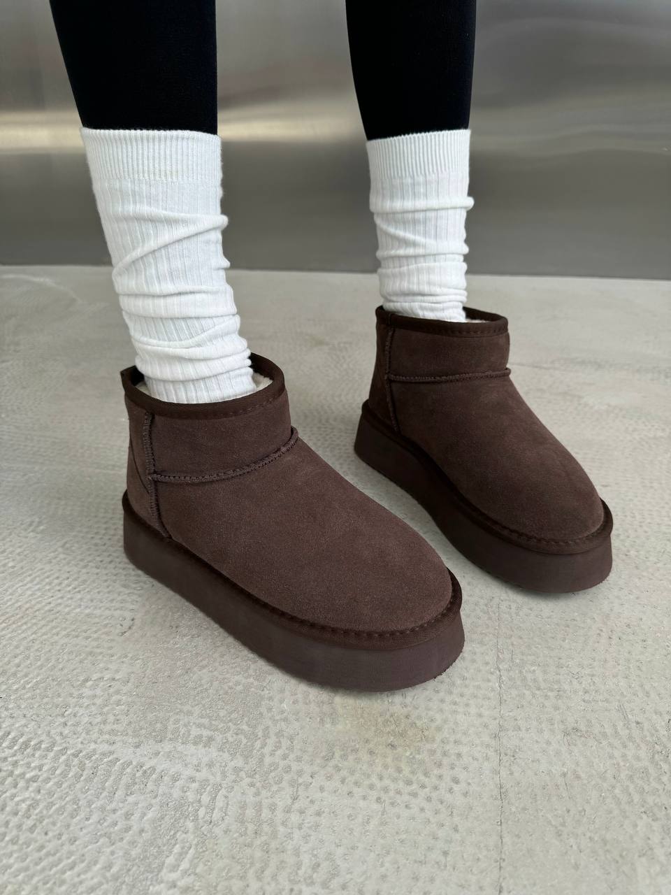 UGG Ultra Mini Platform Dark Chocolate Suede - Зображення 2