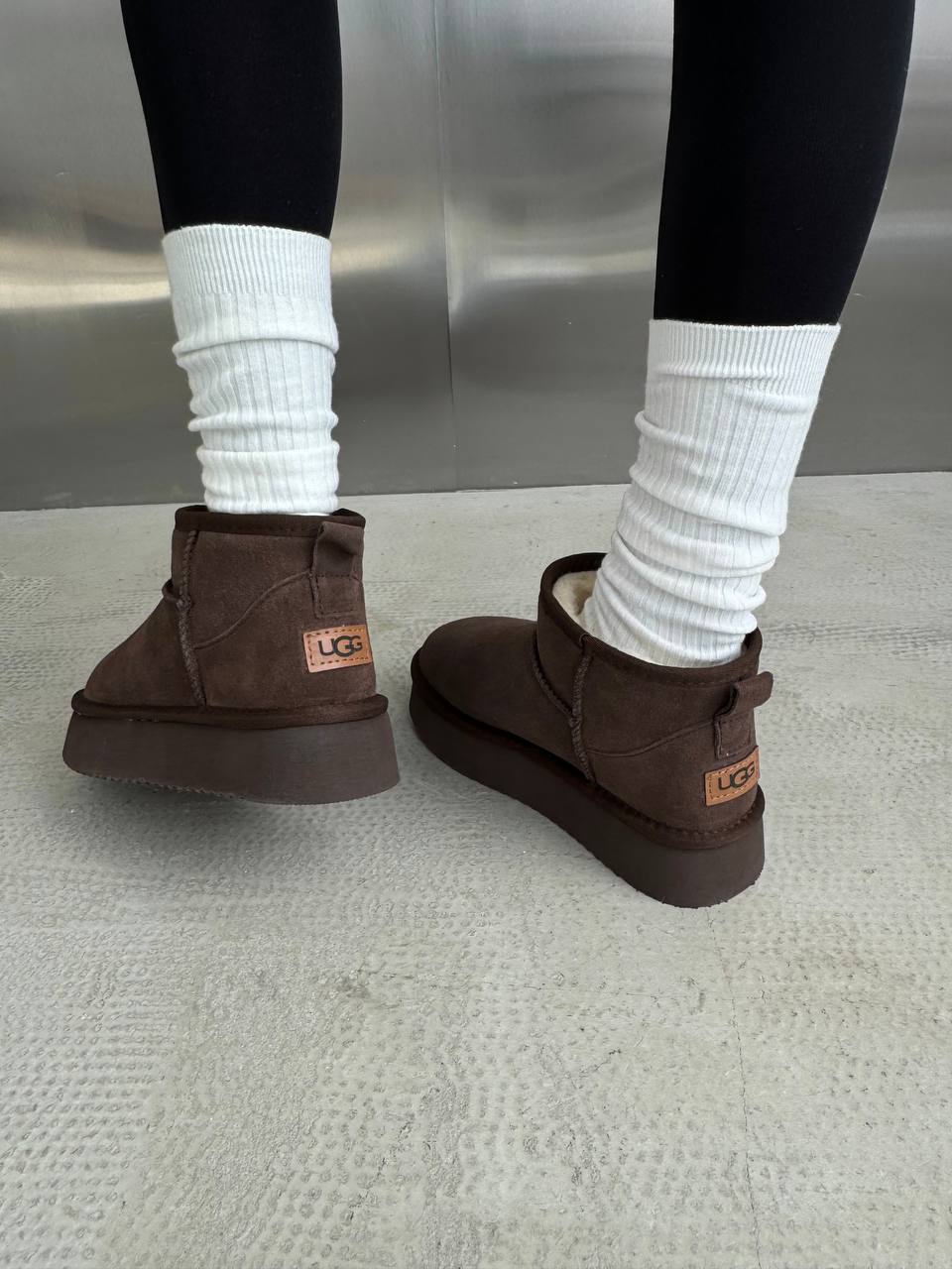 UGG Ultra Mini Platform Dark Chocolate Suede - Зображення 4