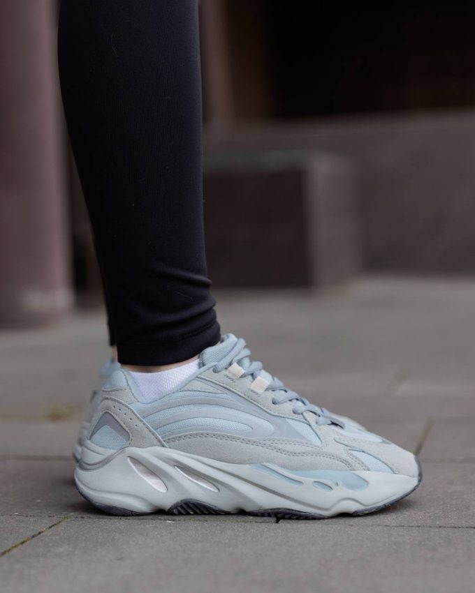 Adidas Yeezy Boost 700 Hospital Blue - Зображення 2