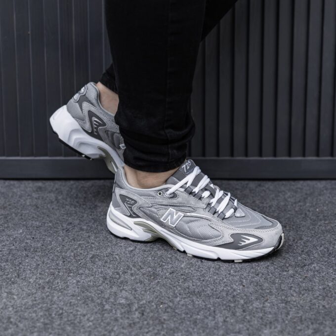 New Balance 725