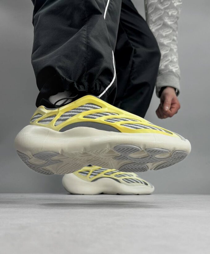 Adidas Yeezy 700 V3 Safflower - Зображення 5