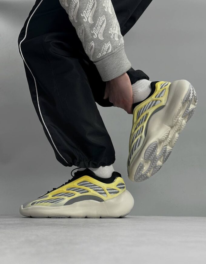 Adidas Yeezy 700 V3 Safflower - Зображення 3