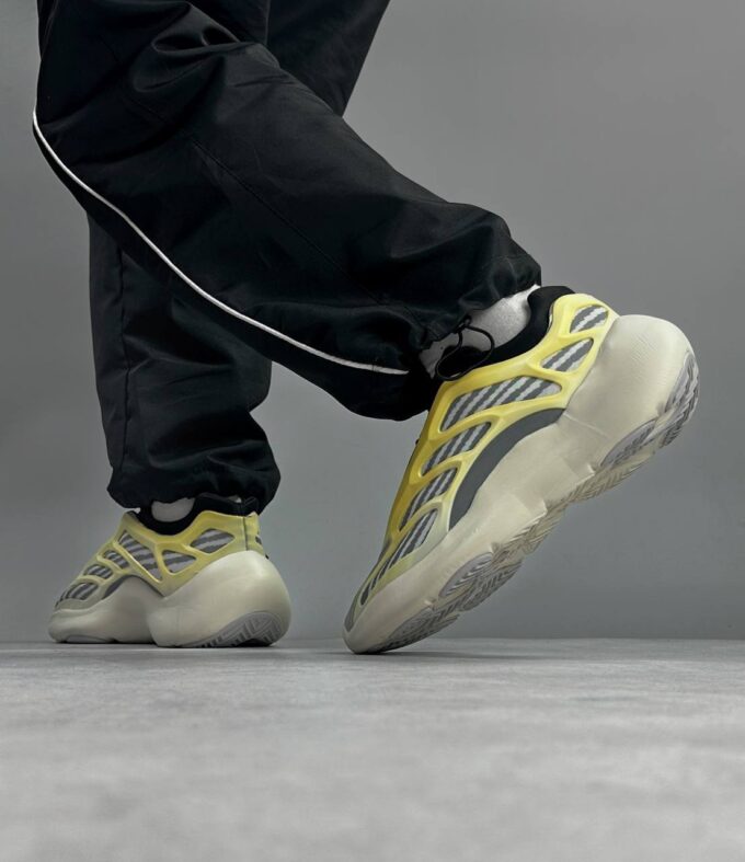 Adidas Yeezy 700 V3 Safflower - Зображення 4
