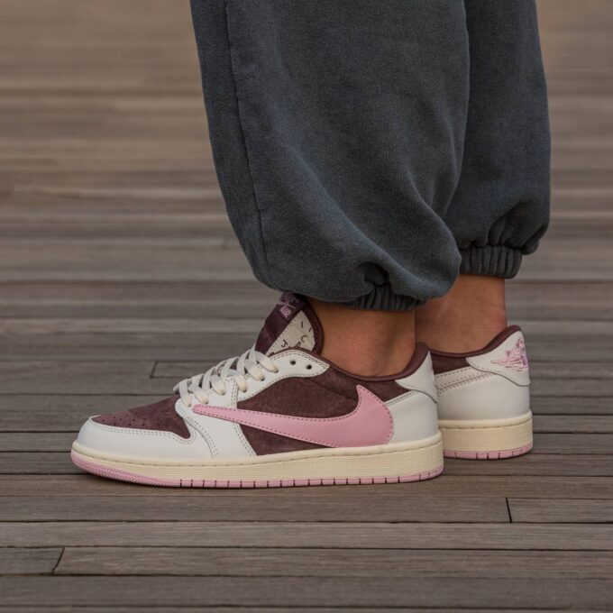 Nike Air Jordan Retro 1 Low x Travis Scott Pink