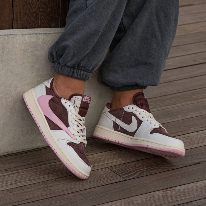 Nike Air Jordan Retro 1 Low x Travis Scott Pink - Зображення 2