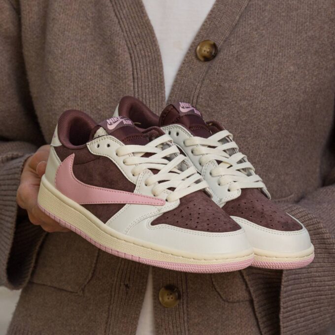 Nike Air Jordan Retro 1 Low x Travis Scott Pink - Зображення 4