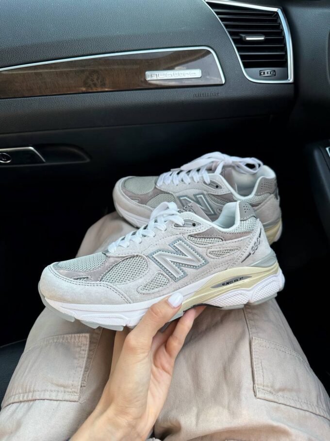 New Balance 990 V4