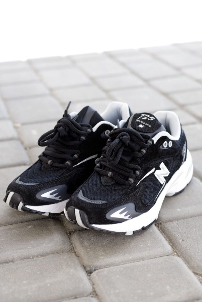 New Balance 725 Black Grey