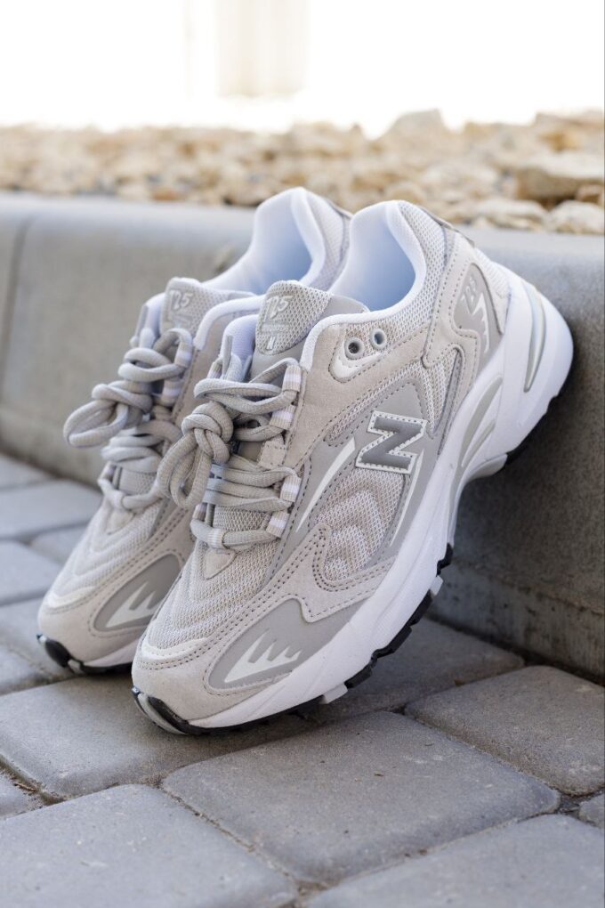 New Balance 725 Grey