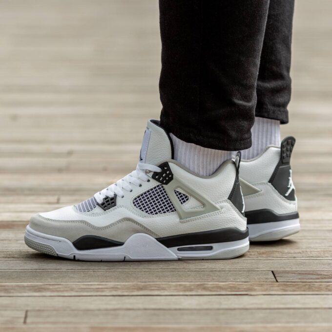 Air Jordan Retro 4 Military Black