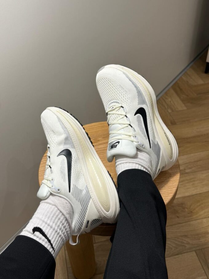Nike Zoom Vomero 18 Summit White/Black/Coconut Milk - Зображення 2