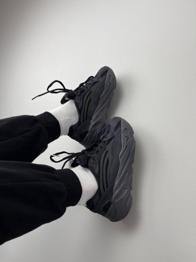 Adidas Yeezy 700 v2 Vanta Вlack - Зображення 5