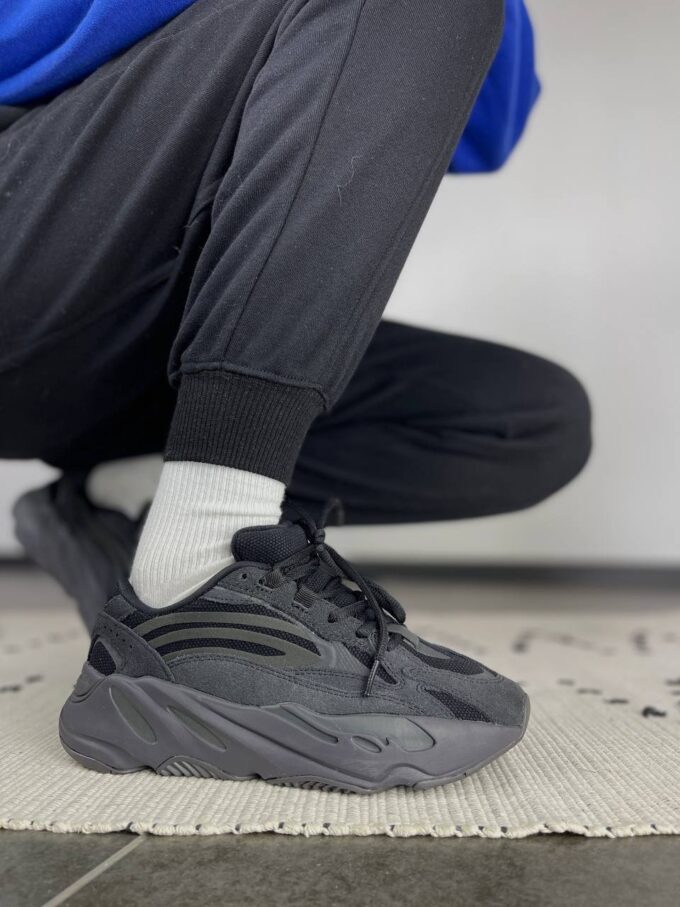 Adidas Yeezy 700 v2 Vanta Вlack - Зображення 2