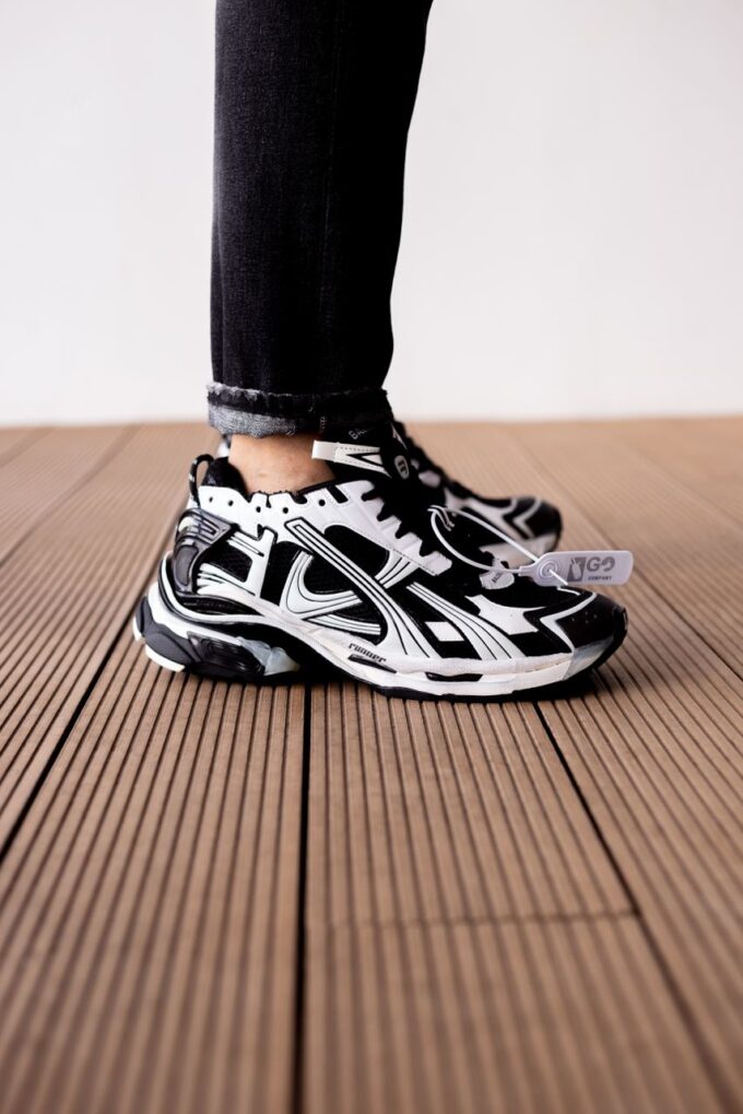 Balenciaga Runner Black/White