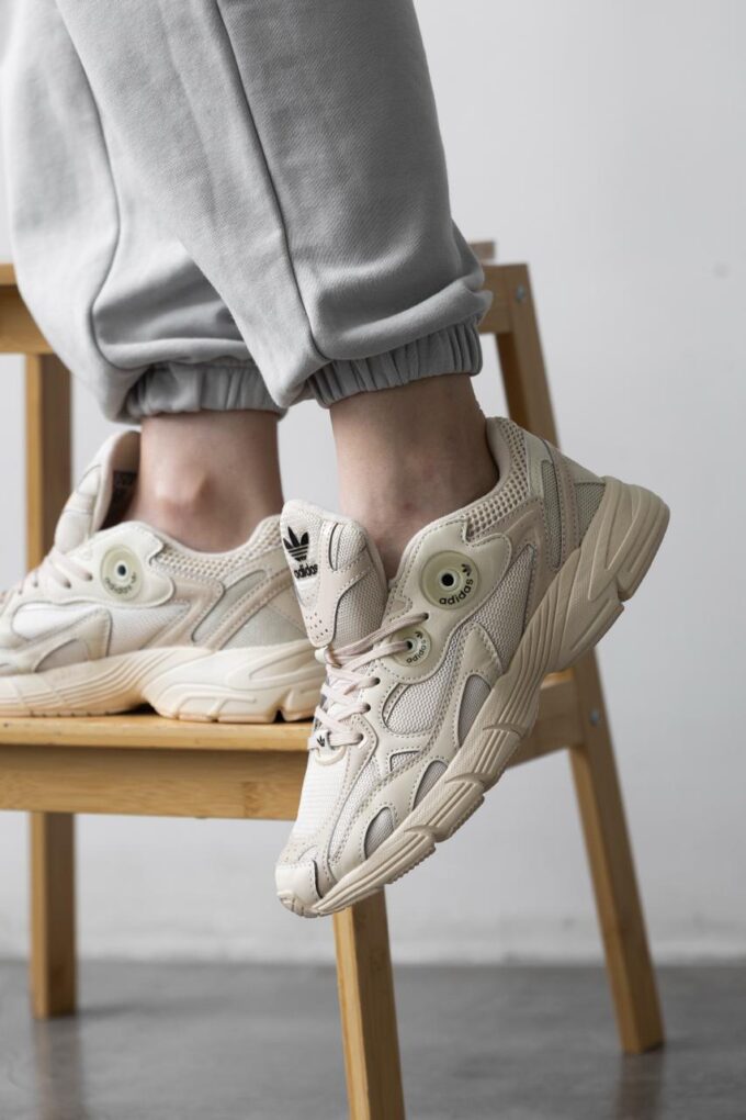 Adidas Astir Beige