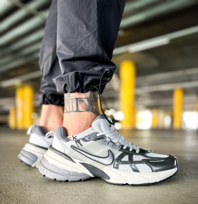 Nike V2K Run Pure Platinum White Metalic Silver