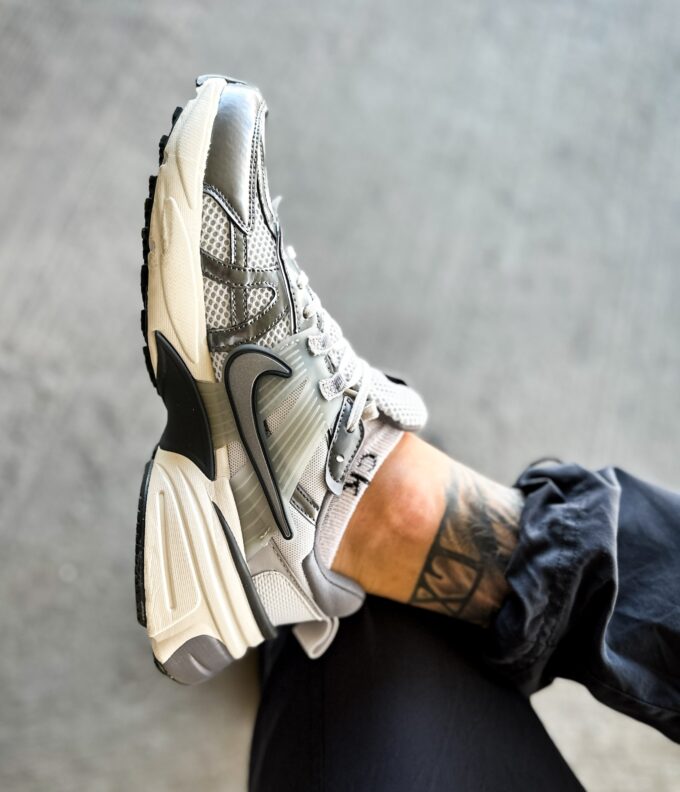 Nike V2K Run Pure Platinum White Metalic Silver - Зображення 5