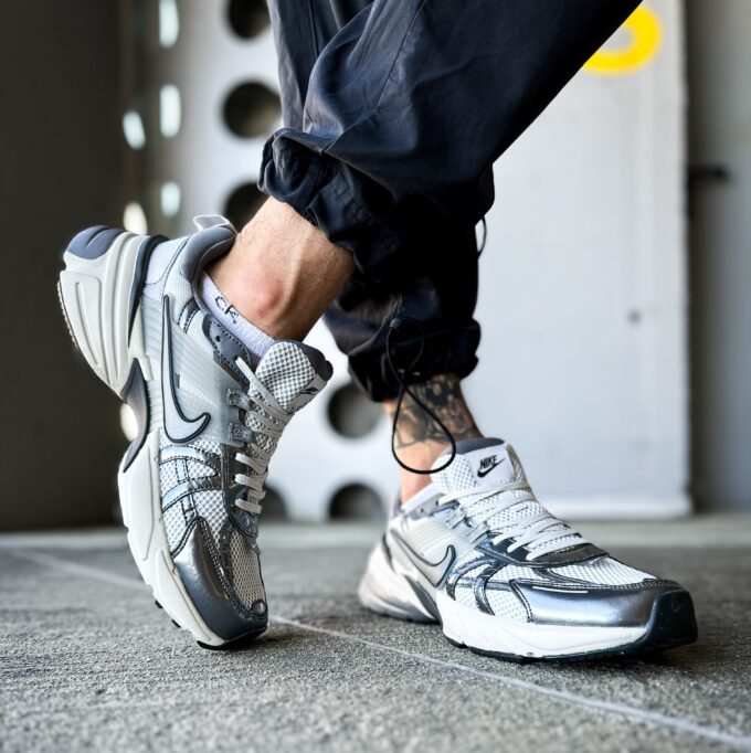 Nike V2K Run Pure Platinum White Metalic Silver - Зображення 2