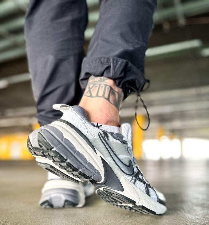 Nike V2K Run Pure Platinum White Metalic Silver - Зображення 4