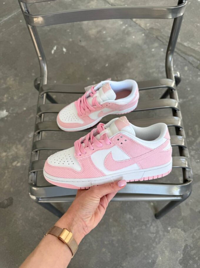 Nike SB Dunk Low Pink