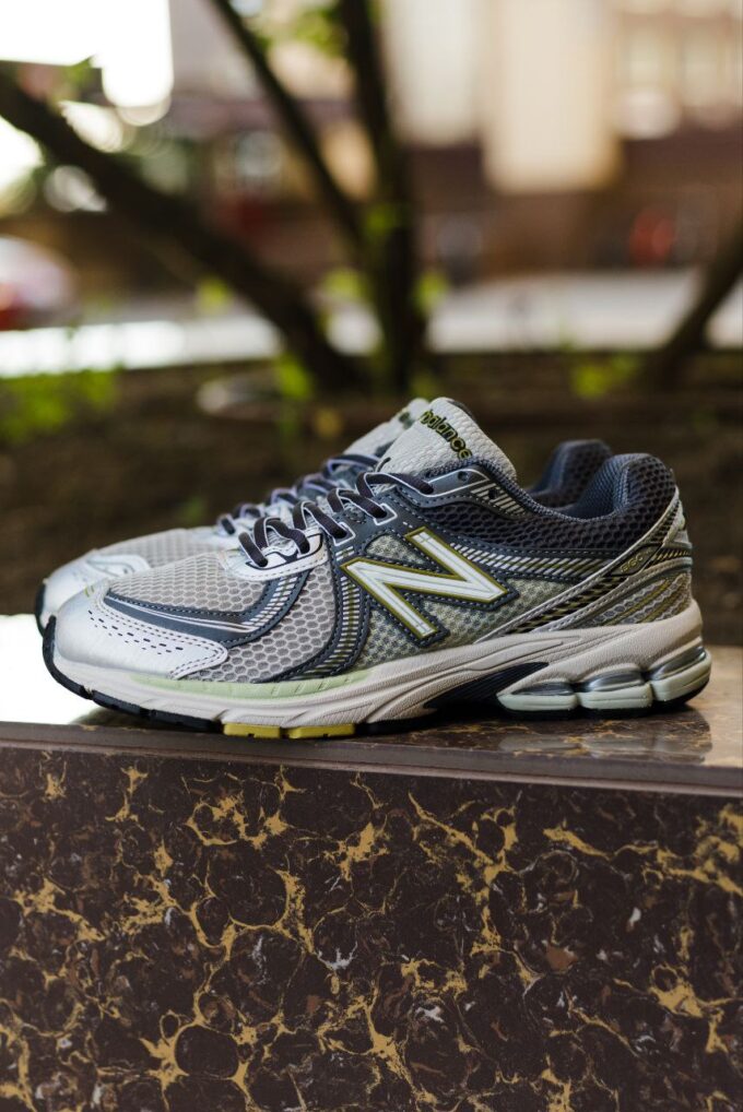 New Balance 860v2 Grey