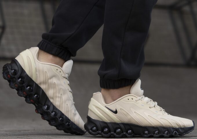 Nike Air Max DN8 Beige