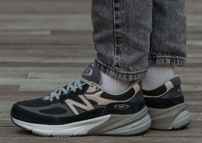 New Balance 990 v6 Black Grey