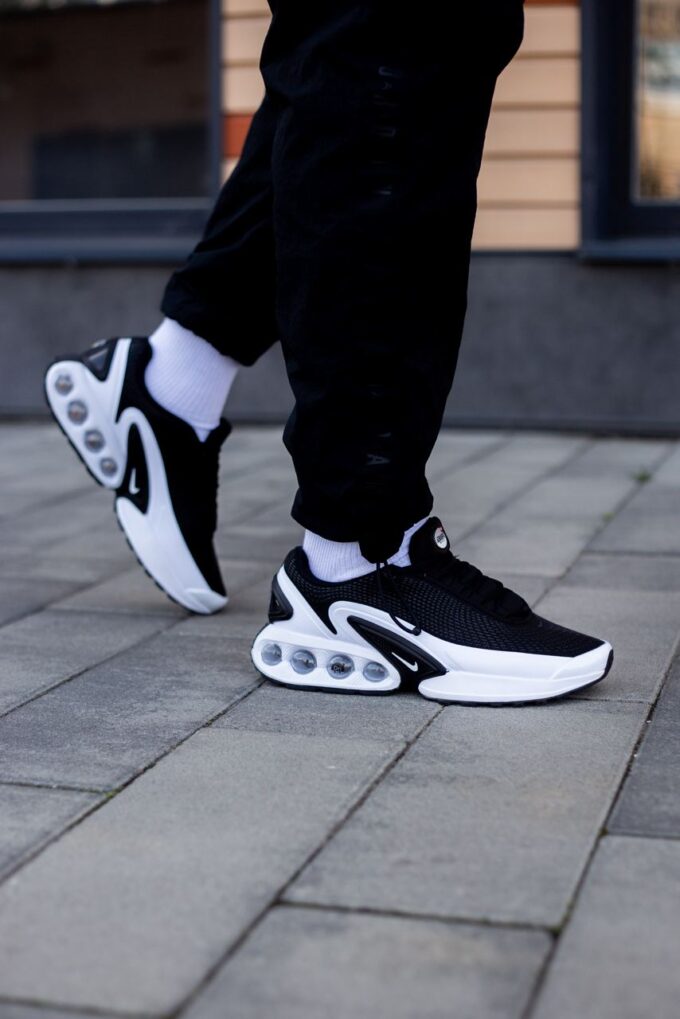 Nike Air Max DN Black/White
