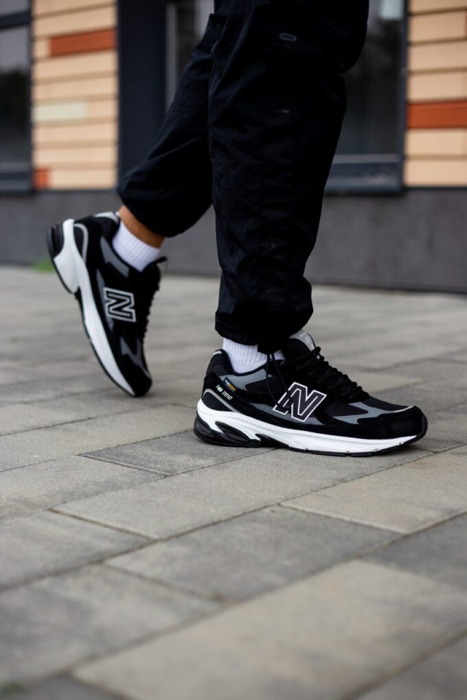 New Balance 2010 Black/White Cordura