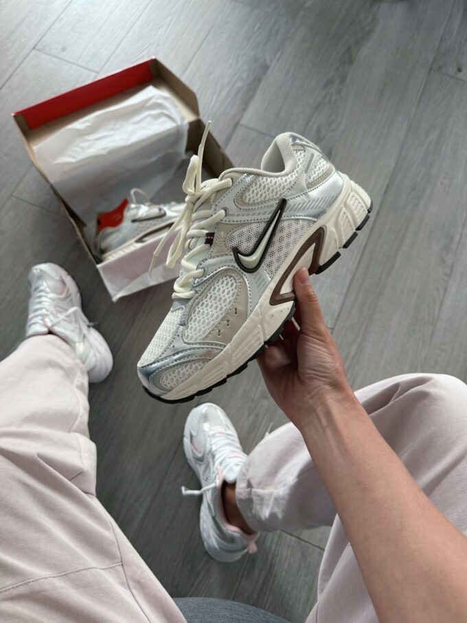 Nike V5 RNR Sail/Light Orewood Brown