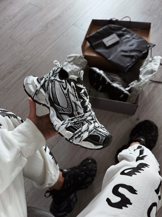 Balenciaga 3XL Extreme Laces Logo Sneaker in White/Black - Зображення 2
