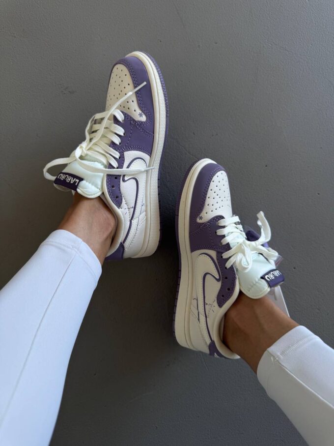 Nike Air Jordan Retro 1 Low  x Travis Scott x Labubu - Зображення 3
