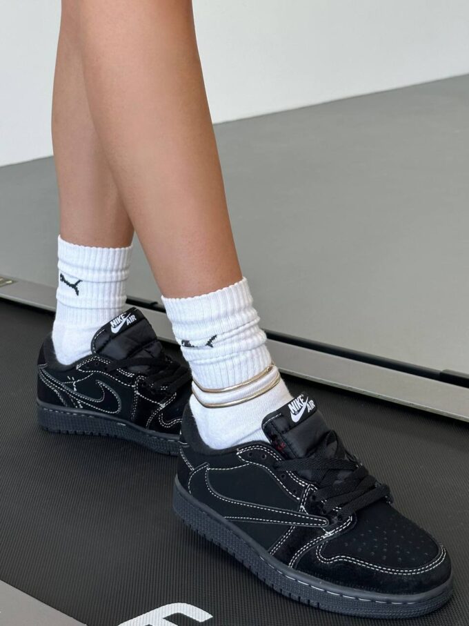 Jordan low x Travis Scott Black