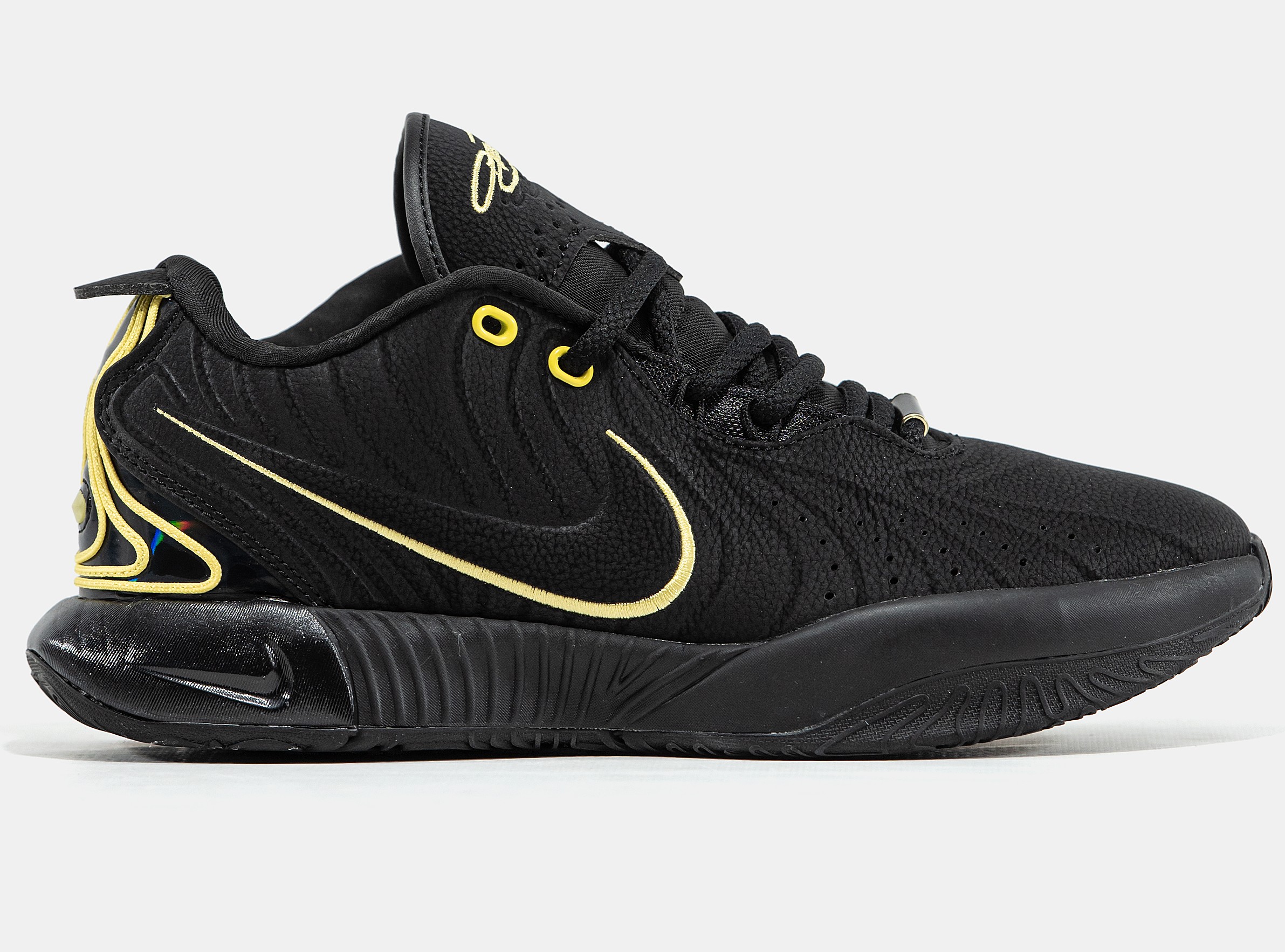 Nike LeBron 21