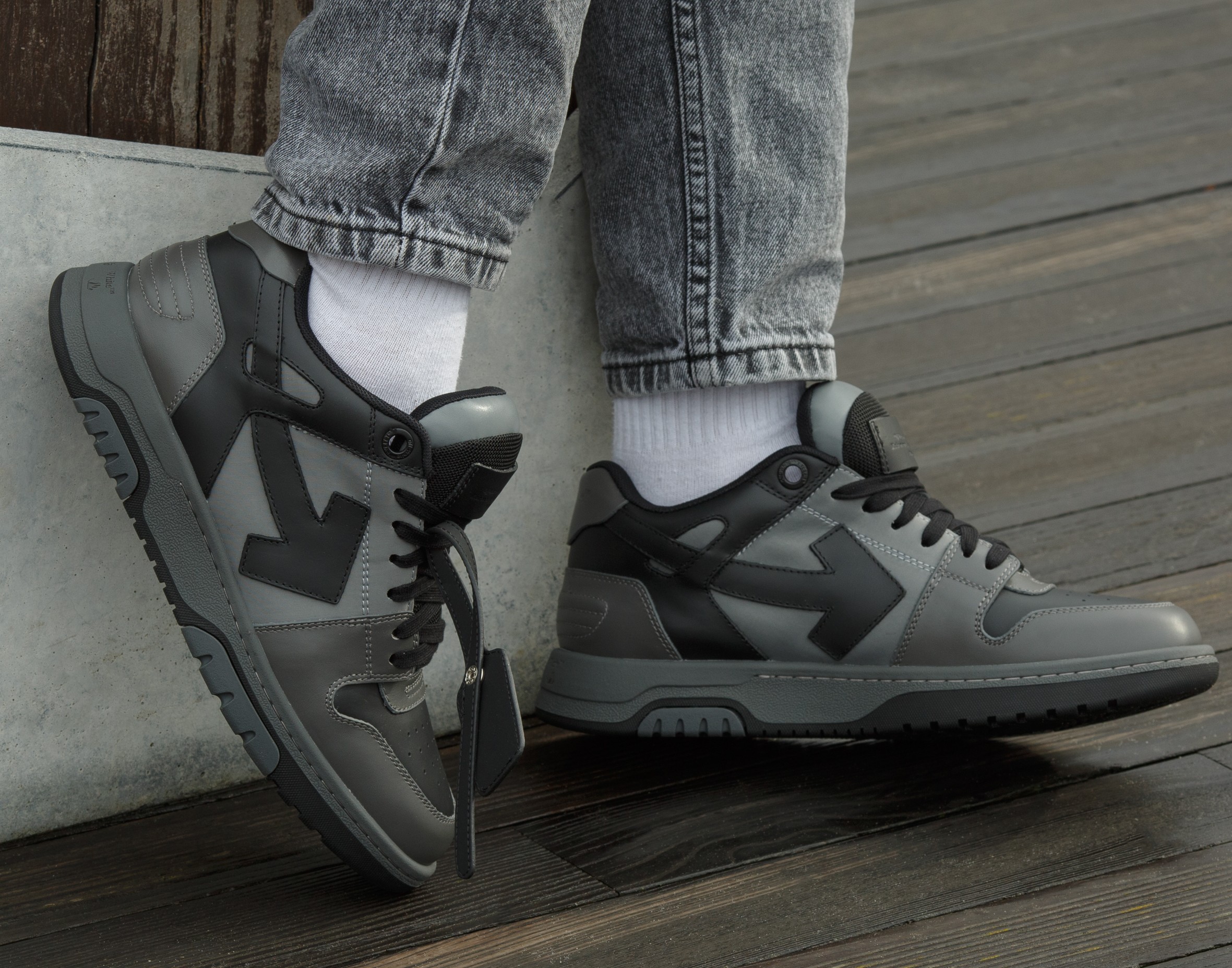 Off-White Out of Office Low Tops Black Gradient - Зображення 4