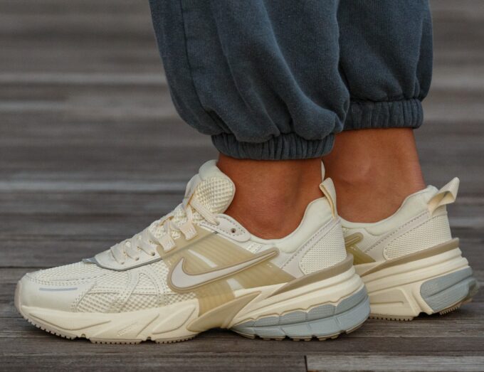 Nike Runtekk Beige