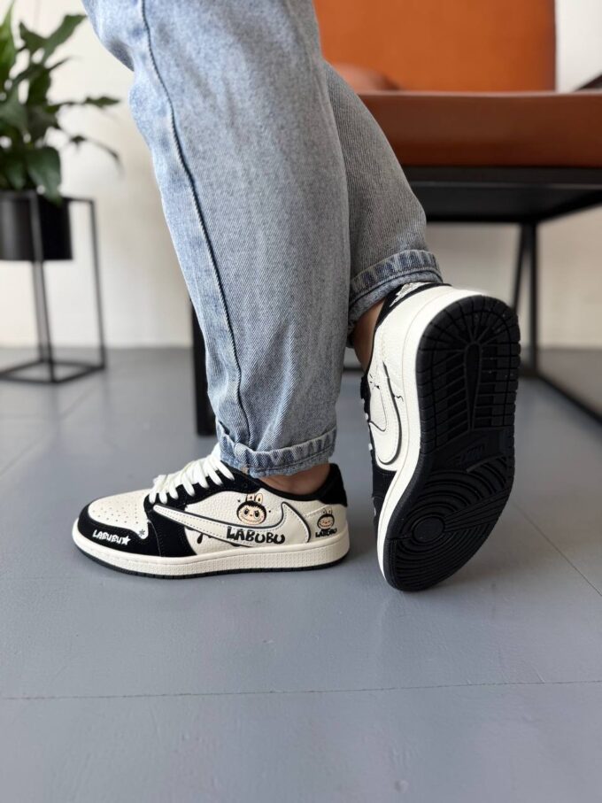 Nike Air Jordan 1 low Travis Scott x Labubu Black Beige - Зображення 4