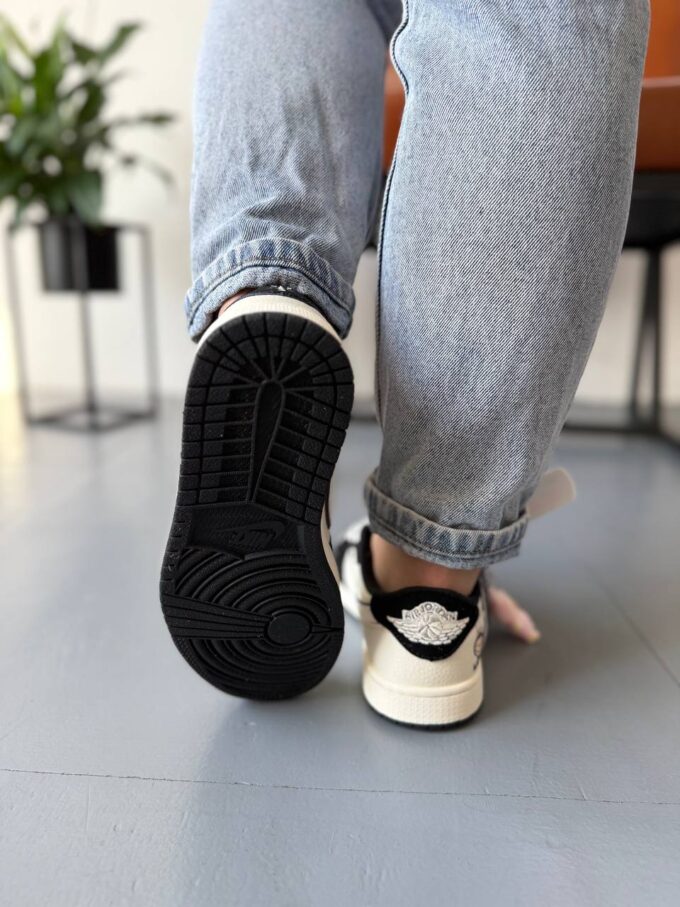 Nike Air Jordan 1 low Travis Scott x Labubu Black Beige - Зображення 7
