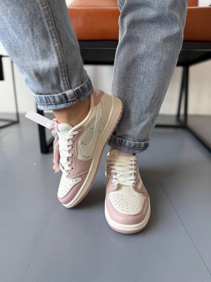 Nike Air Jordan 1 low Travis Scott x Labubu Pink Beige - Зображення 2