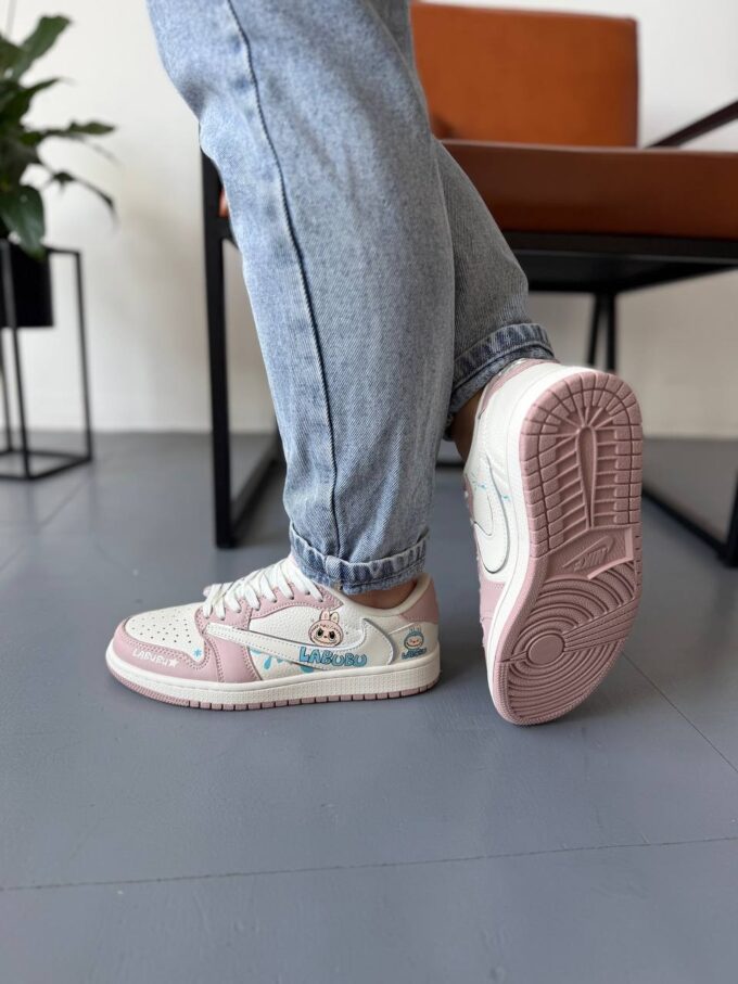 Nike Air Jordan 1 low Travis Scott x Labubu Pink Beige - Зображення 3