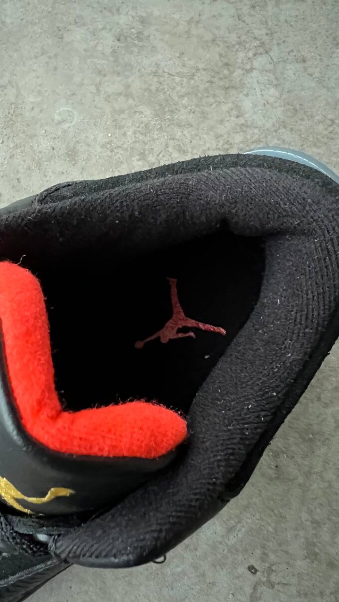 Jordan 3 x J Balvin Medellin Sunset - Зображення 6