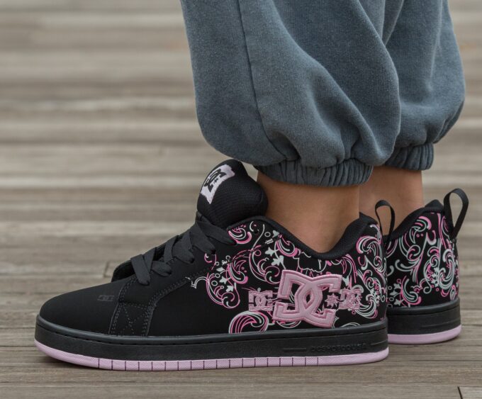 DC Court Graffik Black Pink Sabbath