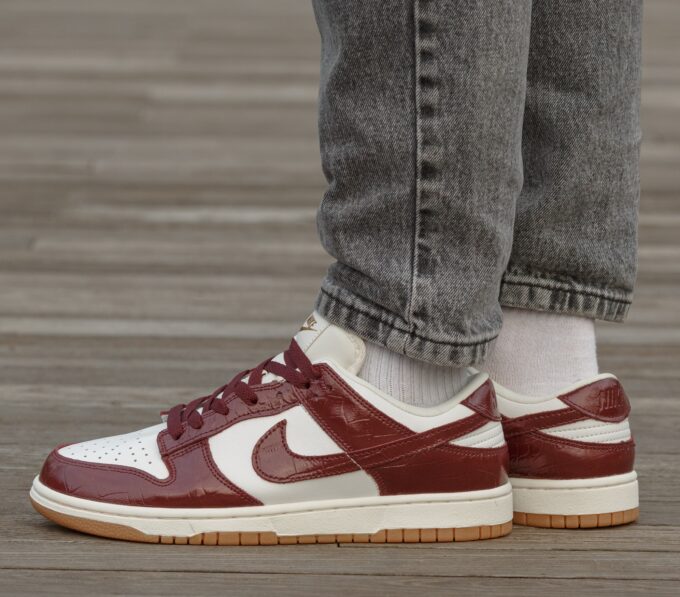 Nike Sb Dunk Burgundy Croc