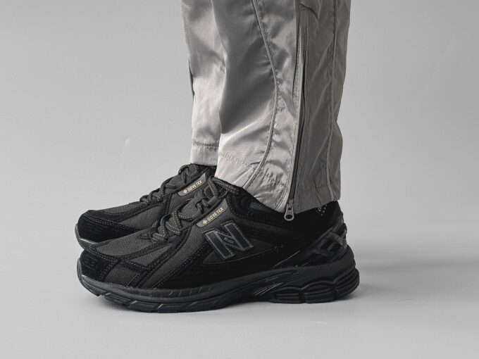 New Balance 1906R GTX Full Black Fur