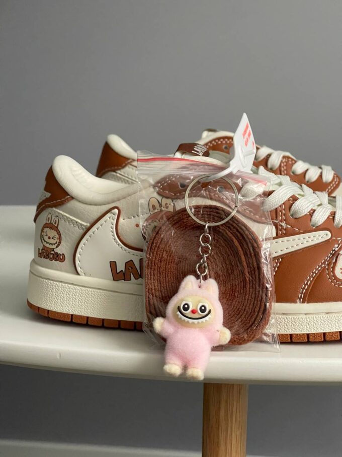 Labubu x Travis Scott x Nike Air Jordan 1 Low Beige - Зображення 4