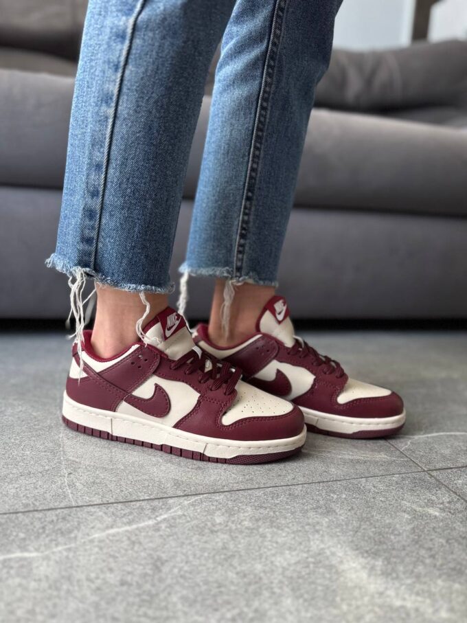 Nike SB Dunk Red