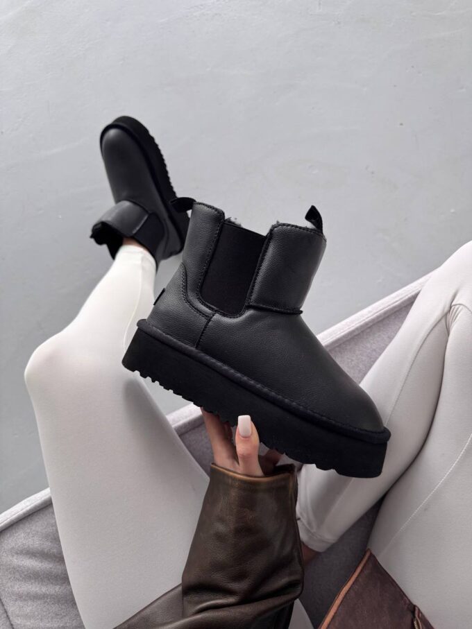 Ugg Chelsea Black Leather