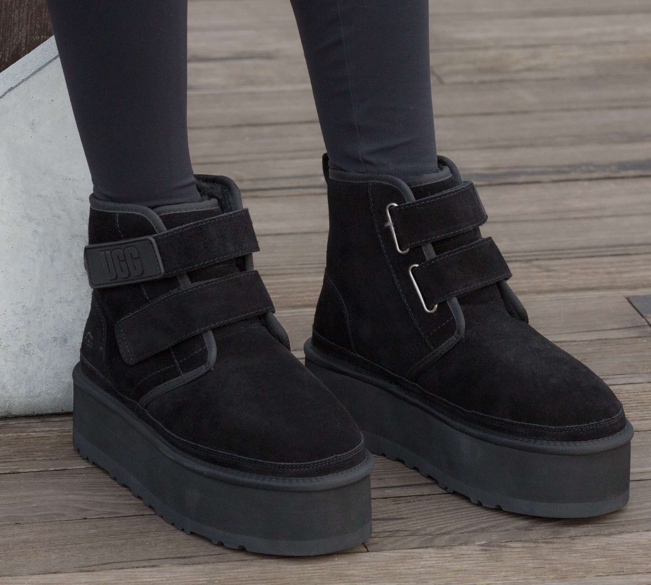 Ugg Neumel Platform Zip Slipper Black - Зображення 3