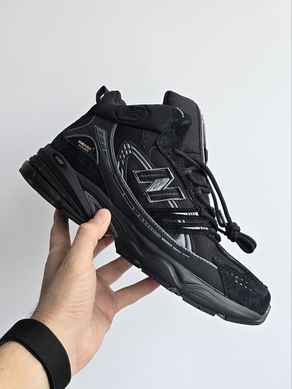 New Balance 758 Fur Black